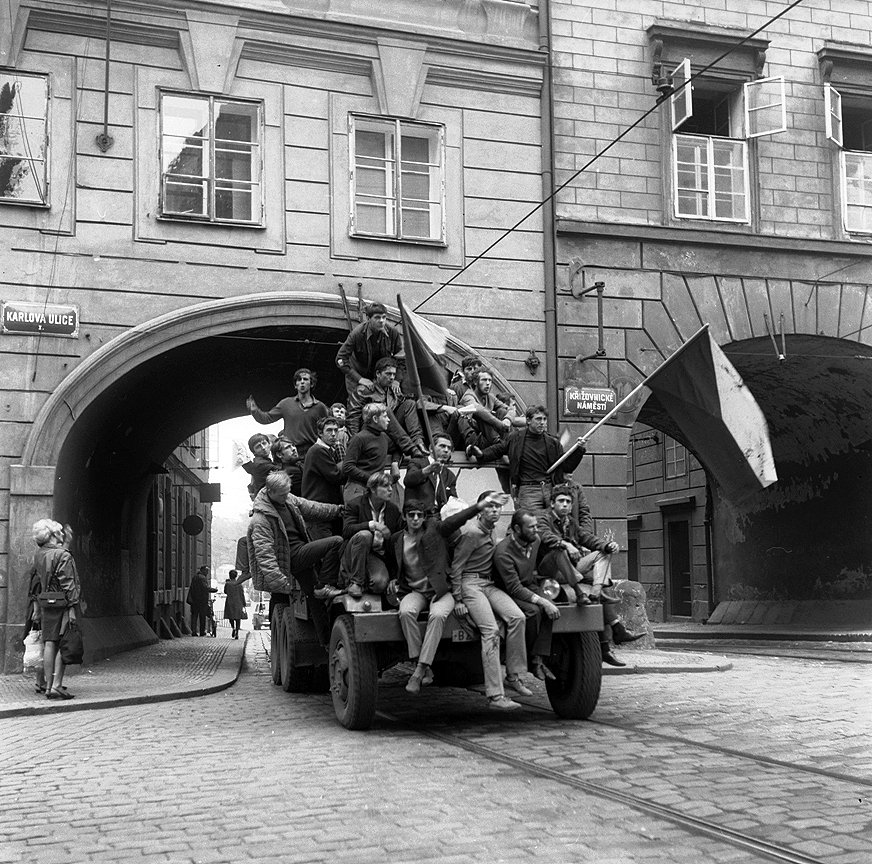 Prague_1968_18_Tres_Bohemes