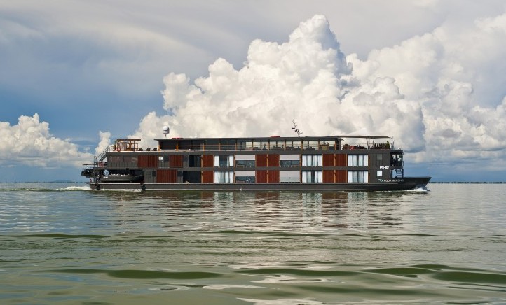 Aqua-Mekong-Exterior-Floating-5-Star-Hotel