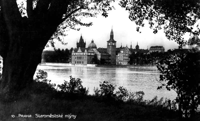 Prague-Czechoslovakia-postcard-Staromests-kemlyny-Bohemian