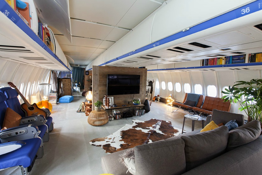 Airplane-Loft-on-Airbnb-Living-Loft