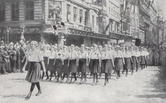 Fearless-as-the-Falcon-Sokol-women-in-Prague-1913