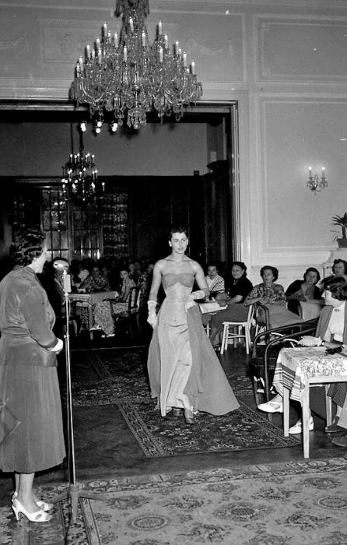 Karlovy-Vary-Fashion-1950s-Vilem-Heckel-11