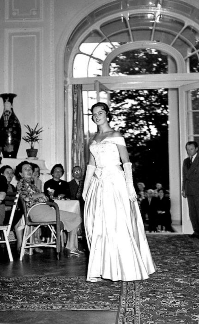 Karlovy-Vary-Fashion-1950s-Vilem-Heckel-3