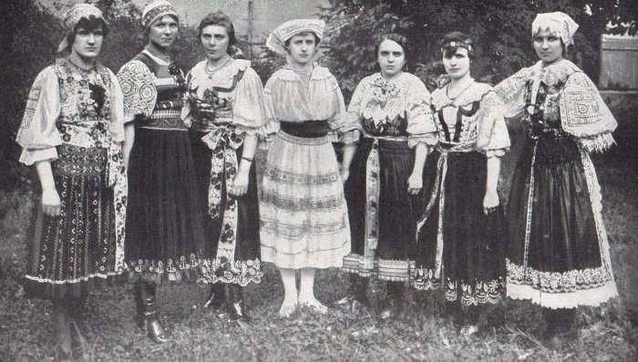 National-dress-of-Czechoslovakia-folk-wear