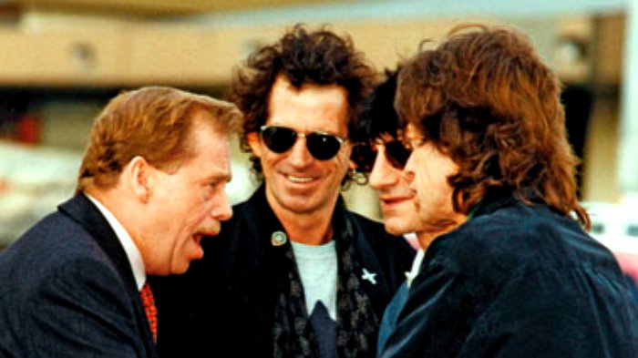 Vaclav-Havel-and-Rolling-Stones-at-Airport