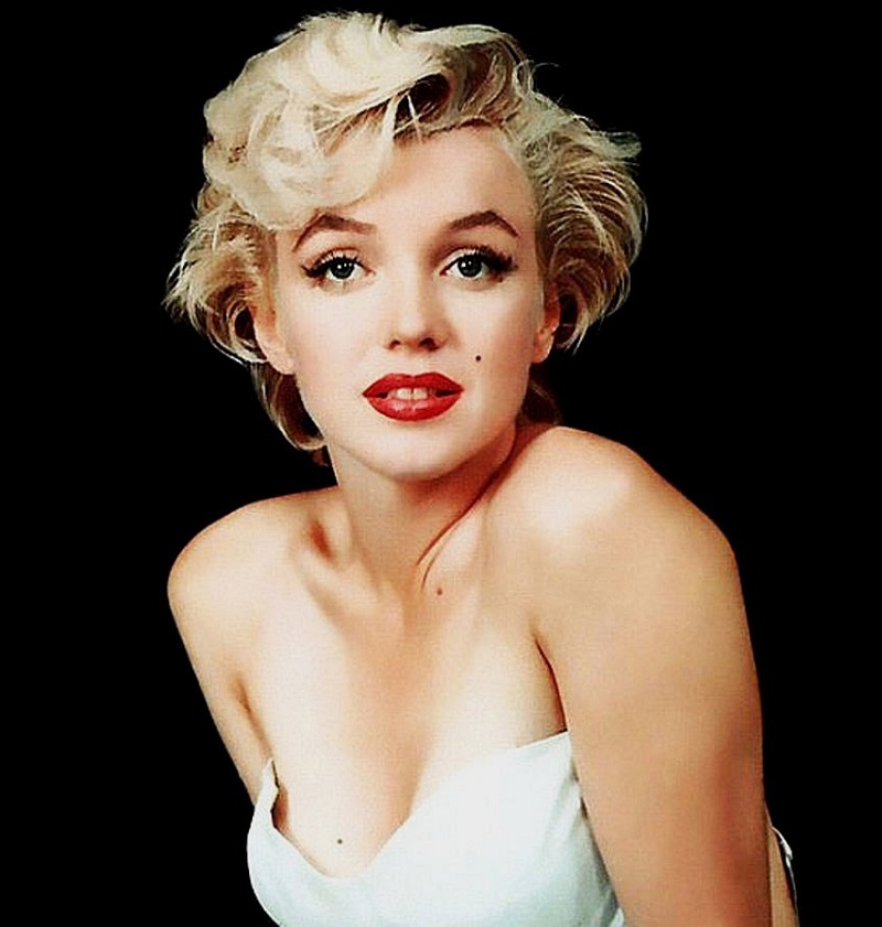 Red_Lipstick_and_More_Marilyn