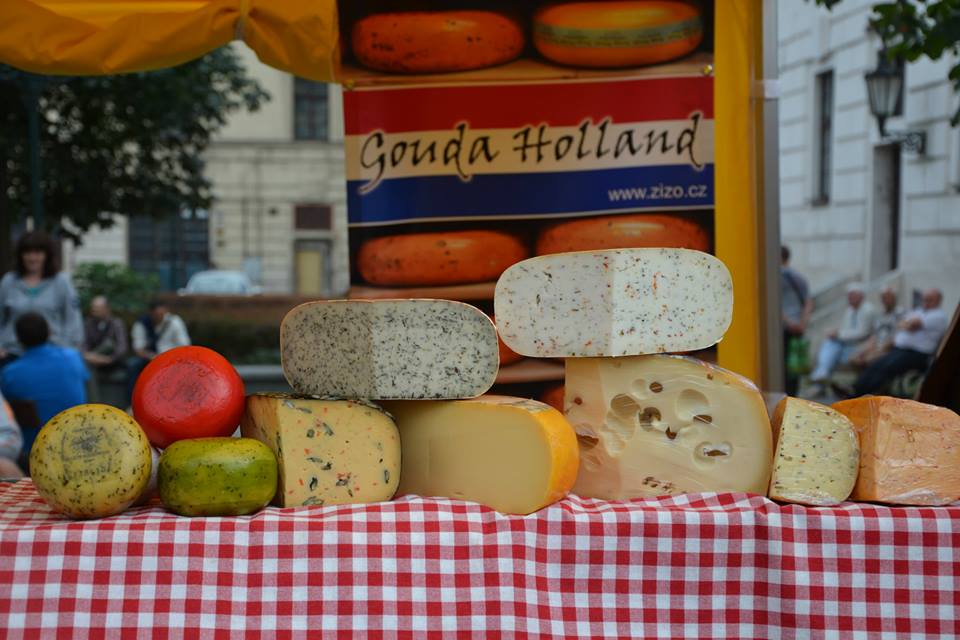 Farmers-Market-Prague-Cheese-2
