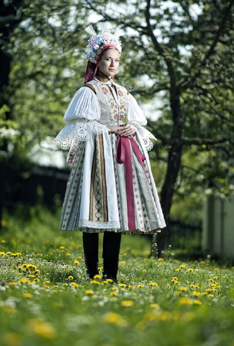 Bridal costume from Dolňácko, the end of the 19th century, reconstruction. Photo Dan Vojtěch.