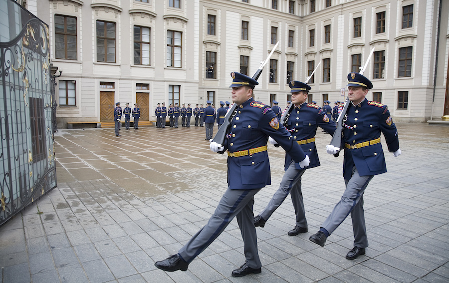 Castle-Guard-Uniform-Tres-Bohemes-5