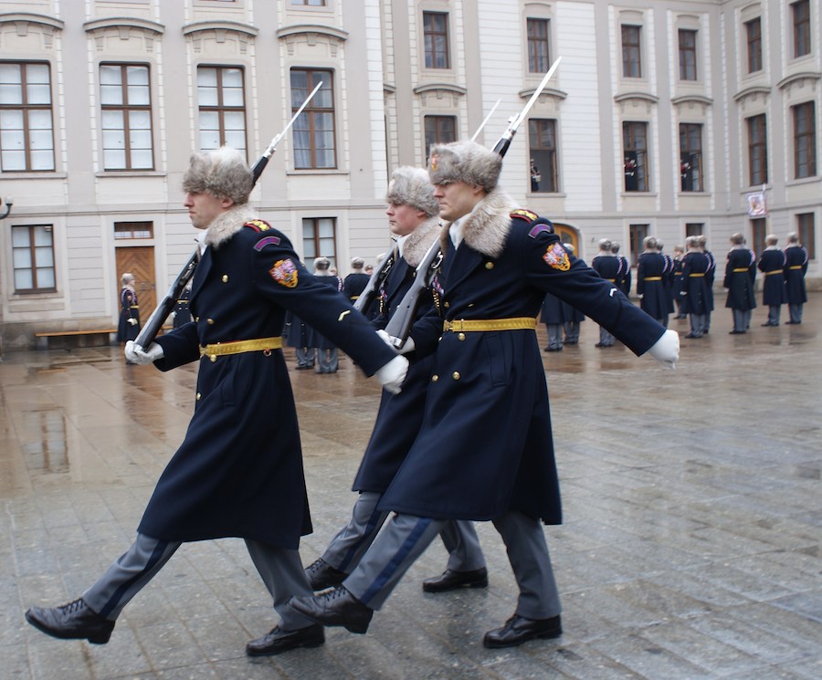 Castle-Guard-Uniform-Tres-Bohemes-6