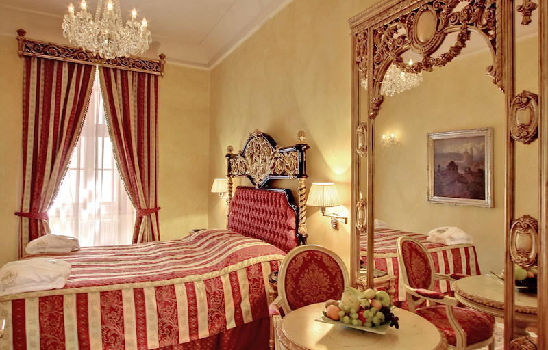 The-Baroque-Luxury-Hotel-Known-As-The-Alchymist-Grand-Hotel-&-Spa-Tres-Bohemes-7