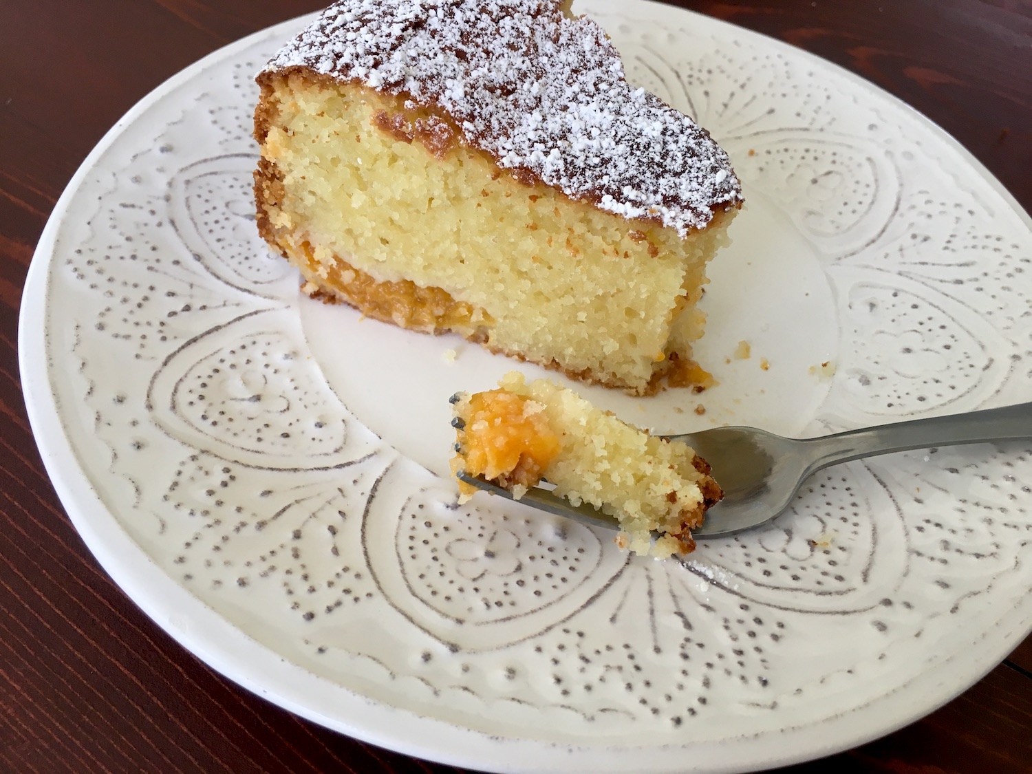 Fluffy-Vanilla-Bábovka-with-Apricots-Tres-Bohemes-15