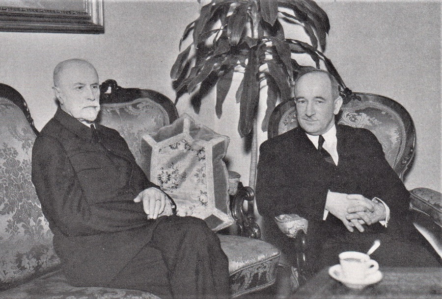 PRESIDENT BENES (RIGHT) CONFERS WITH THE "FATHER OF HIS COUNTRY"