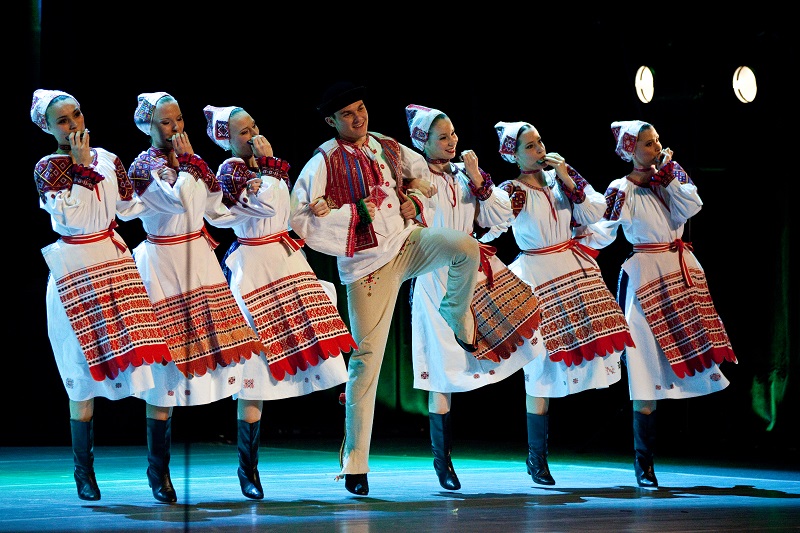 Lúčnica - Czechoslovakian Folk Ballet from Bratislava