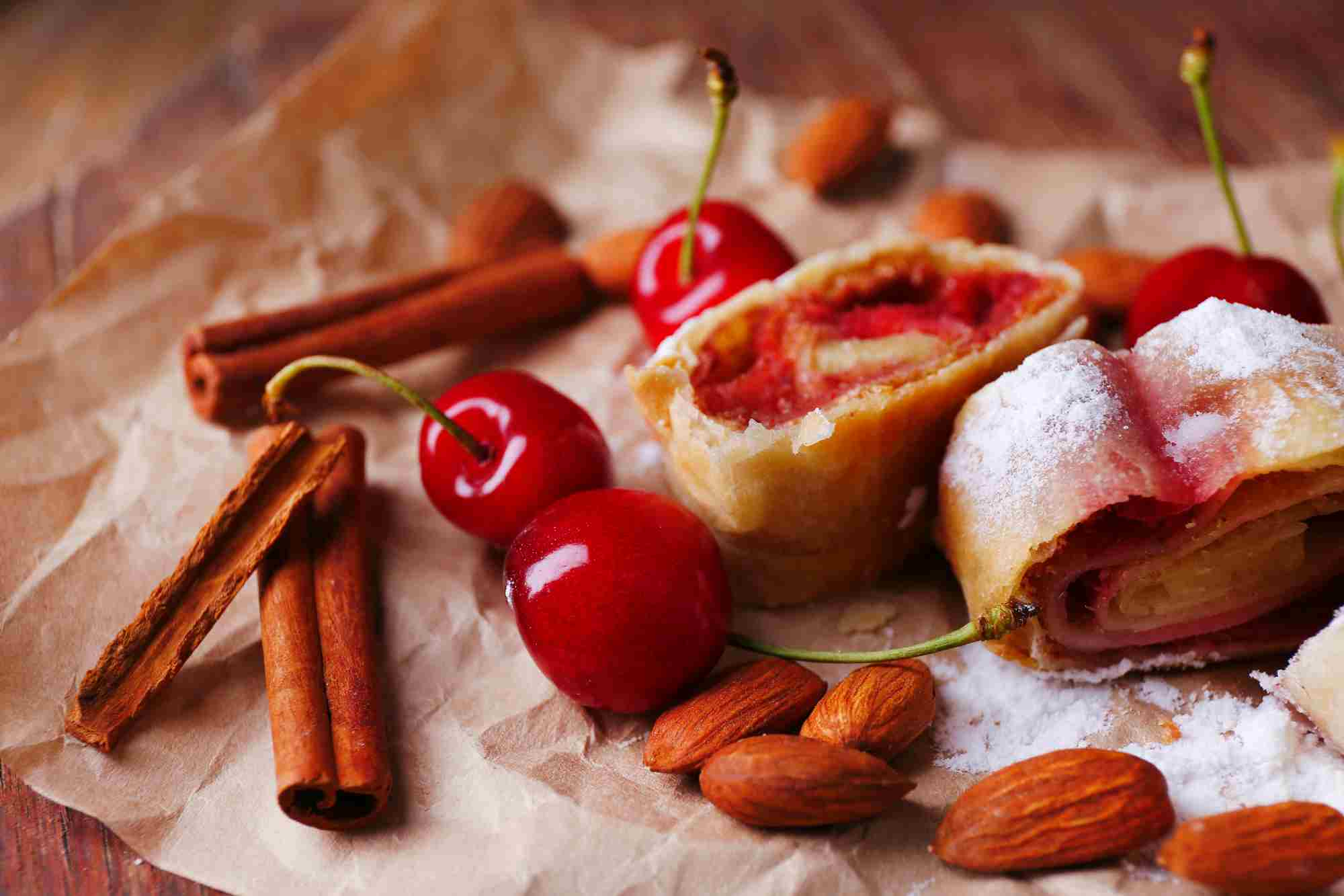 Cherry-Apple-Strudel-Tres-Bohemes