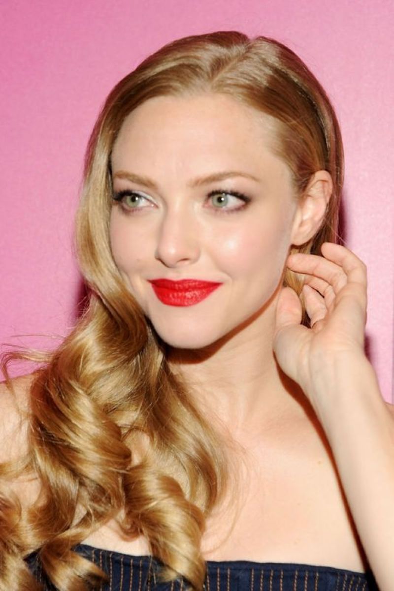 Amanda_Seyfried_Red