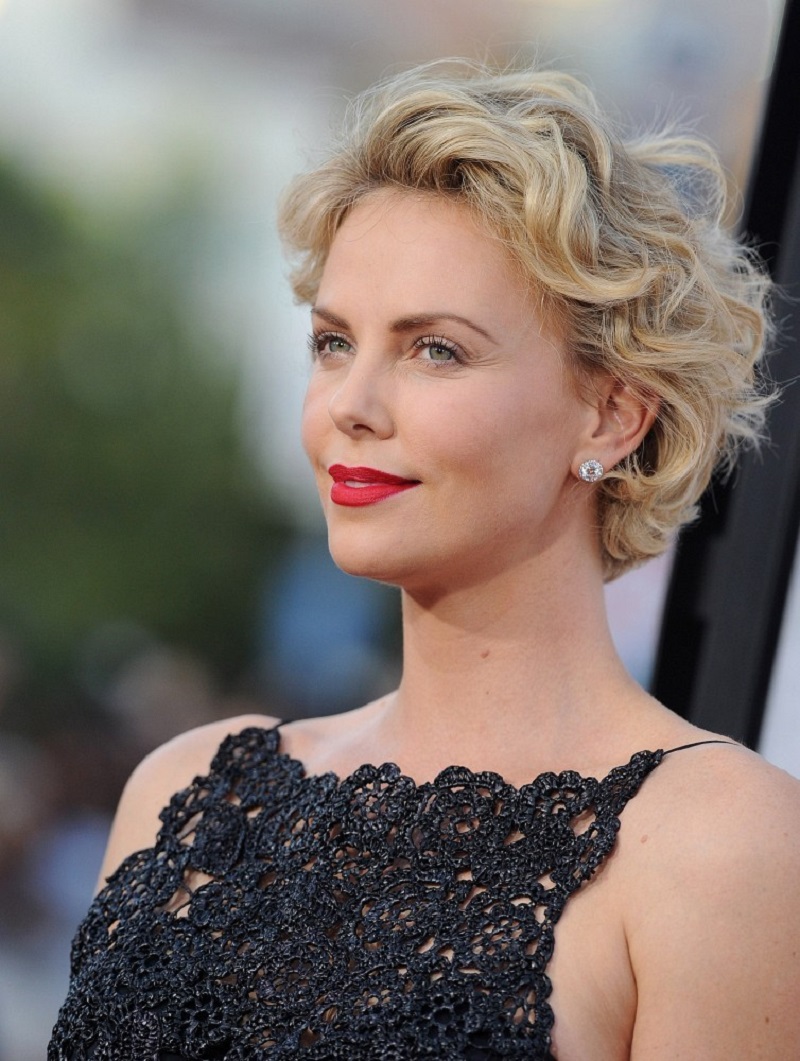 Charlize_Theron_Red