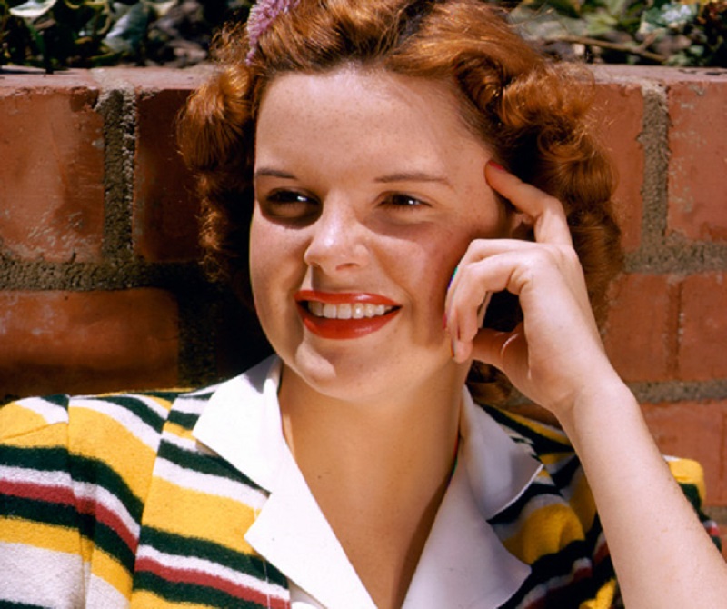 Judy_Garland_Red