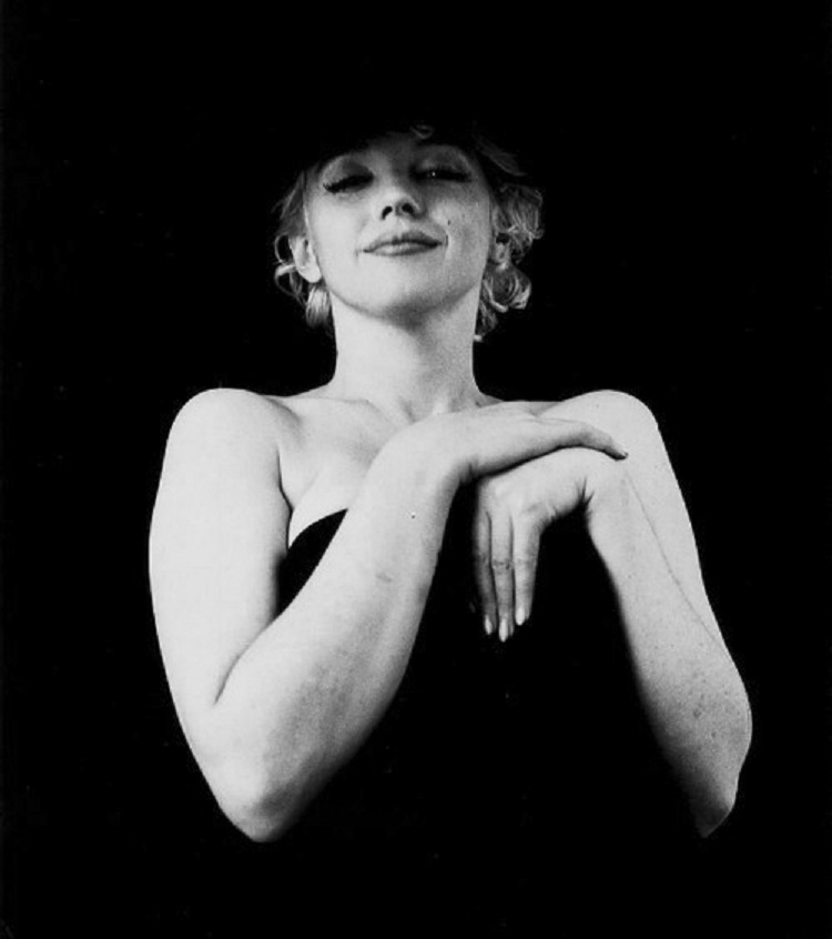 Marilyn_Monroe_in_Black_12