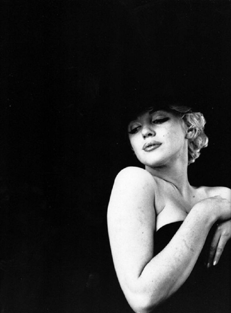 Marilyn_Monroe_in_Black_2