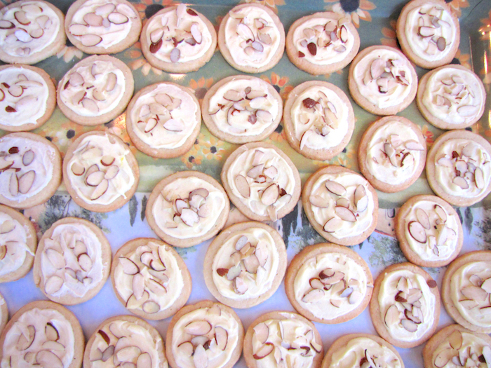 Tres- Bohemes-Lemon-Almond-Tea-Cookies