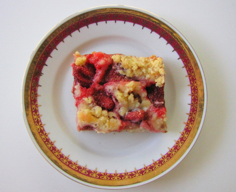 Czech-Strawberry-Crumble-Cake-Chewy-Bar