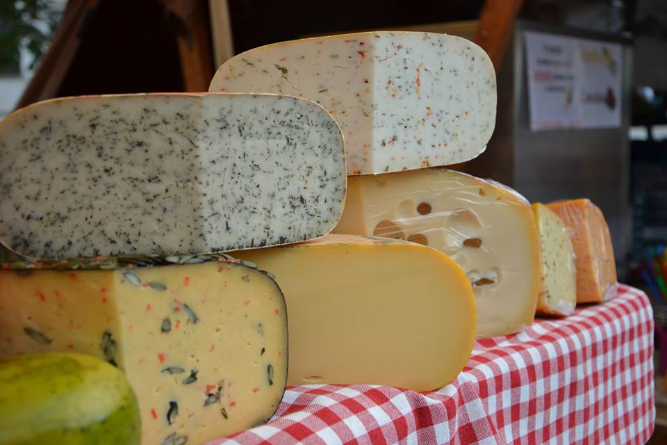 Farmers-Market-Prague-Cheese-1