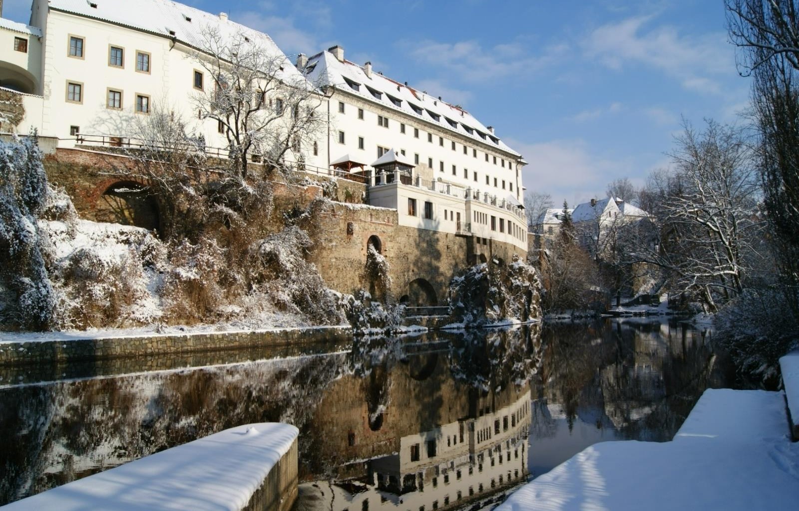 Hotel_Ruze_Exterior_Winter