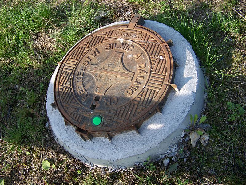 Source Lahovice Interchange of R1 and R4 expressways. A manhole cover of Roads and Highways Directory.