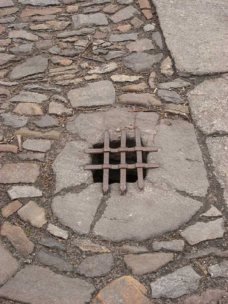 Photo: Wikimedia Commons. Old storm drain in Kutná Hora, the Czech Republic. 