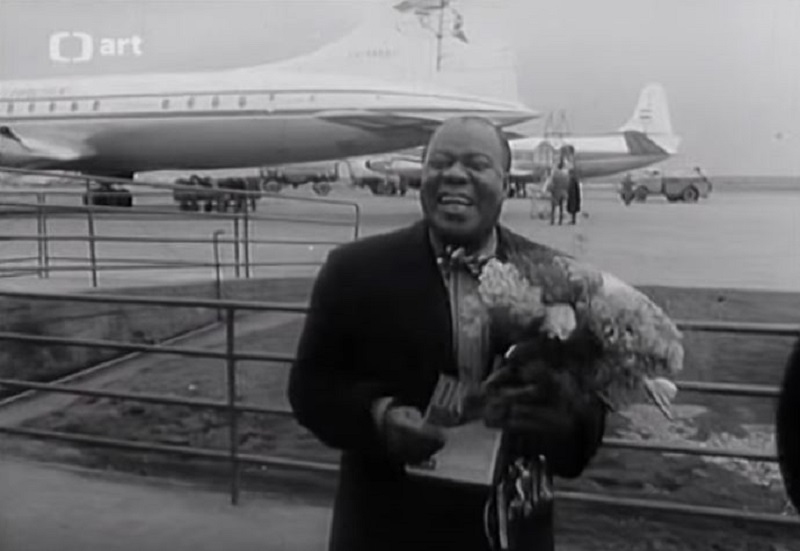 Louis_Armstrong_in_Prague_Tres_Bohemes