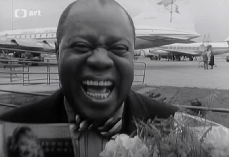 Louis_Armstrong_in_Prague_Tres_Bohemes