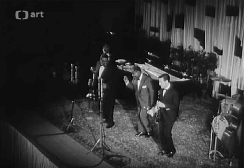 louis-armstrong-in-prague-semafor-lucerna-show-5