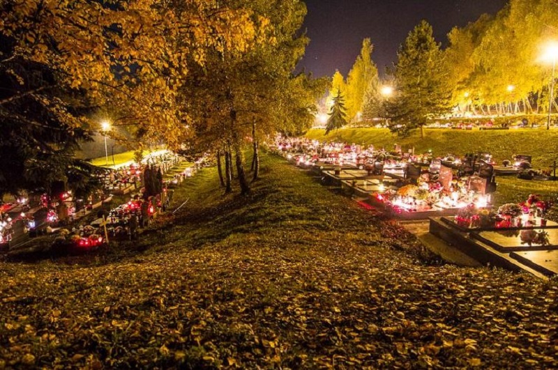 All-Souls-Day-in-the-Czech-Republic-via-Tres-Bohemes