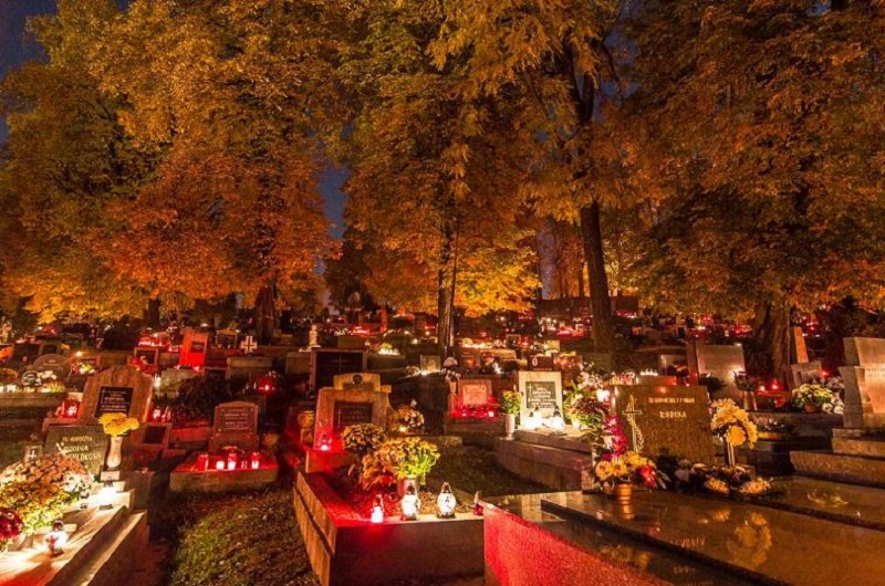 All-Souls-Day-in-the-Czech-Republic-via-Tres-Bohemes