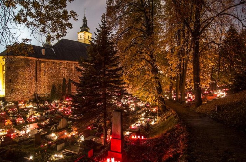 All-Souls-Day-in-the-Czech-Republic-via-Tres-Bohemes