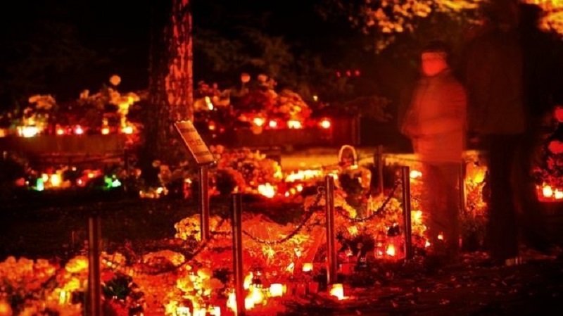 All-Souls-Day-in-the-Czech-Republic-via-Tres-Bohemes