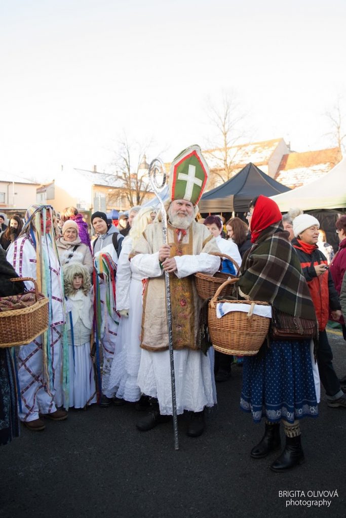 the-wallachian-st-nicholas-market-tres-bohemes-4