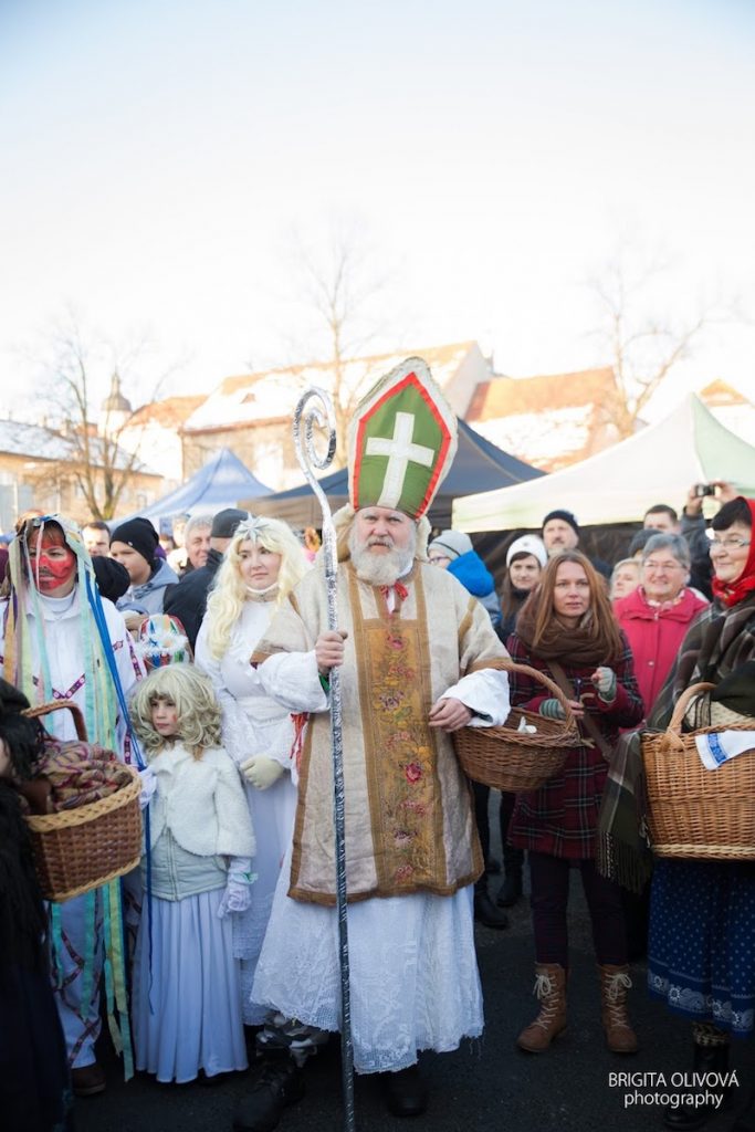 the-wallachian-st-nicholas-market-tres-bohemes-8