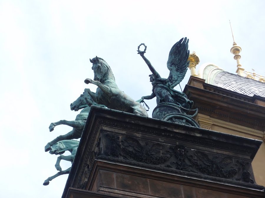 Sculptures-Prague-Tres-Bohemes-11