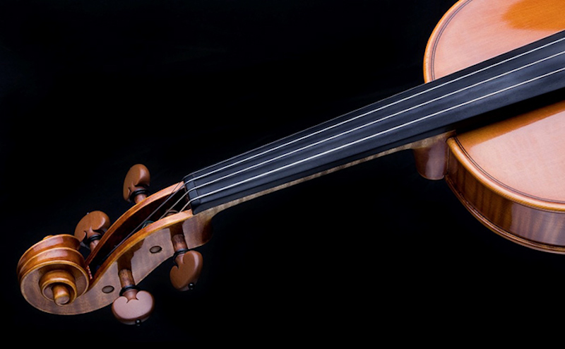 The-Violin-Makers-of-Luby-Tres-Bohemes-7