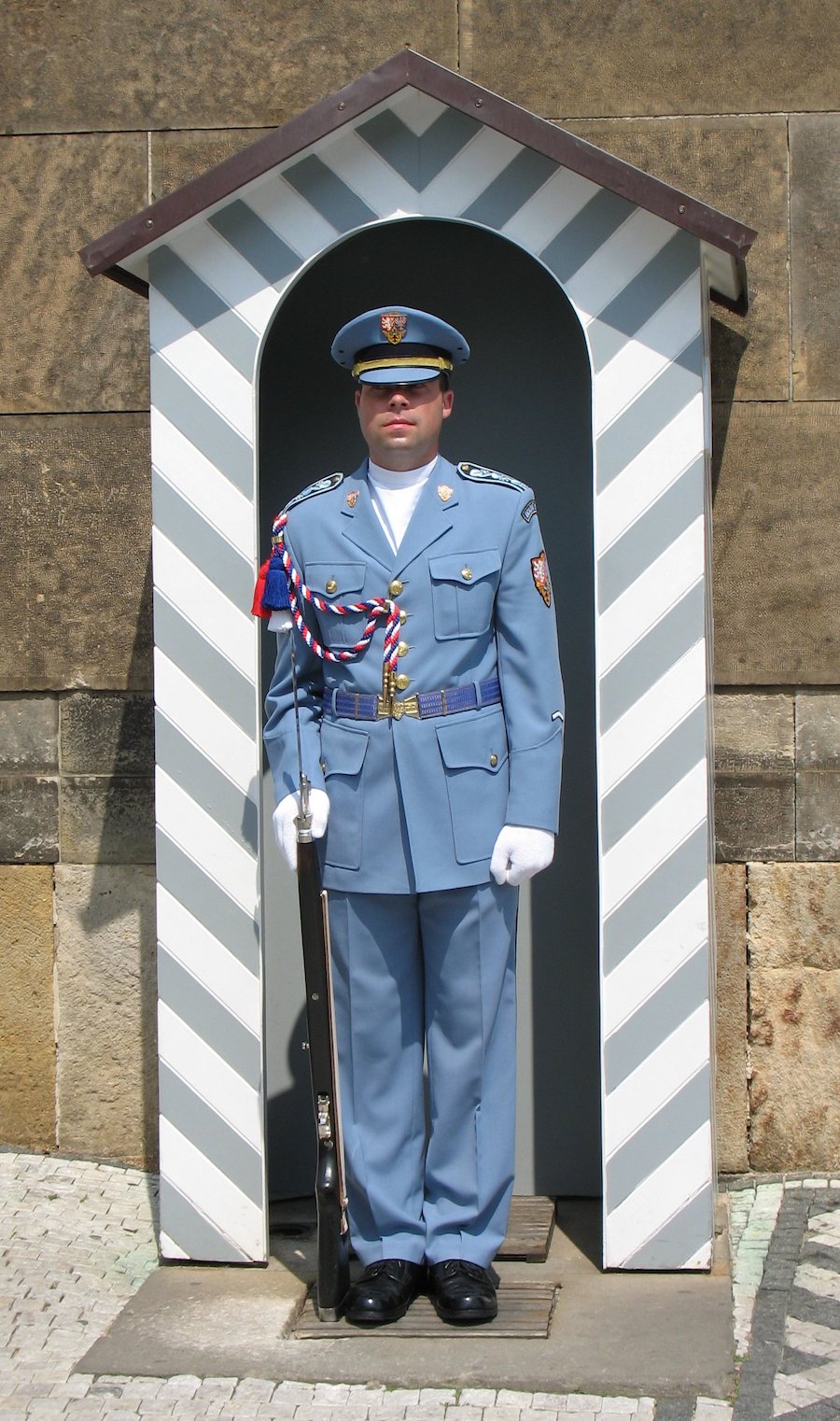 Castle-Guard-Uniform-Tres-Bohemes-3