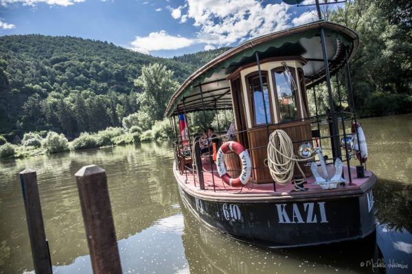 Kazin_Ferry_Czech_Riverboat_Tres_Bohemes