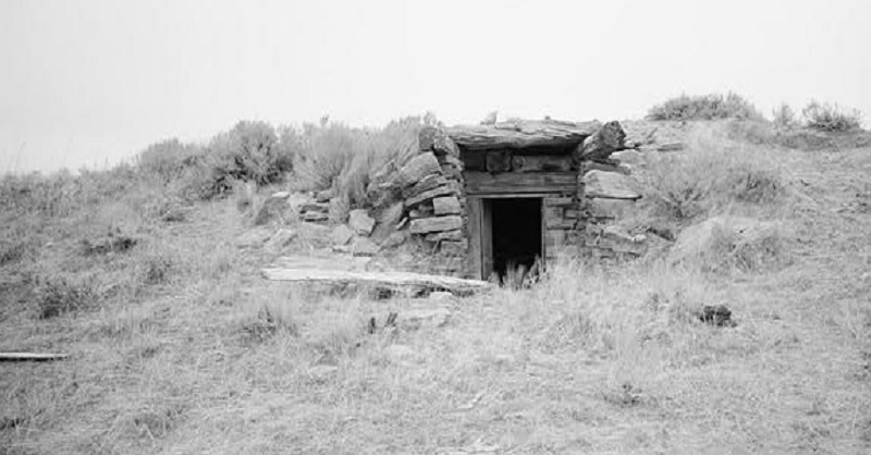 Czech-Settlers-in-America-Sod-House-Tres-Bohemes