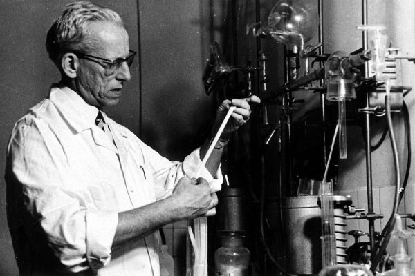 Otto-Wichterle-Contact-Lens-Tres-Bohemes-1