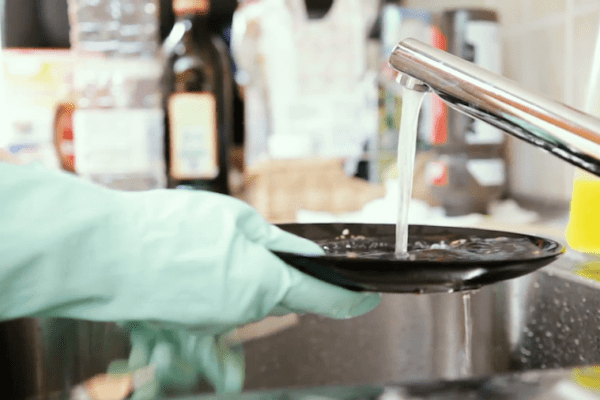 Washing-Dishes-Czech-Style-Tres-Bohemes