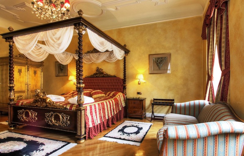The-Baroque-Luxury-Hotel-Known-As-The-Alchymist-Grand-Hotel-&-Spa-Tres-Bohemes-15
