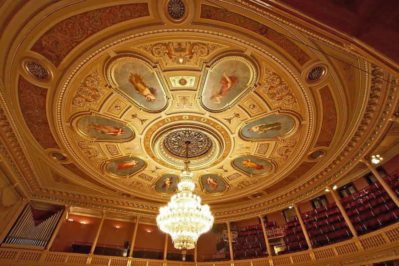 The-Story-Behind-the-Ceiling-of-the-National-Theater-Tres-Bohemes-3