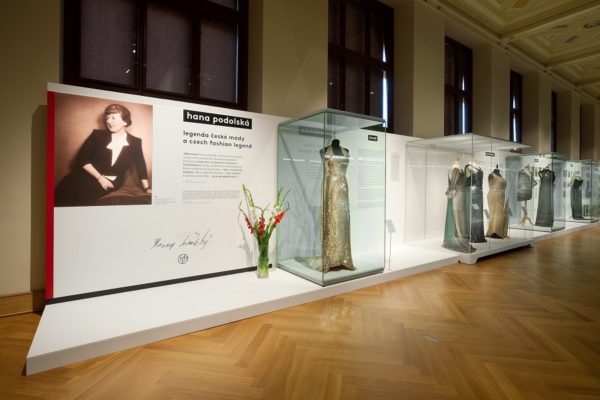 Exhibition_Dress_Designs_Hana_Podolská_TresBohemes