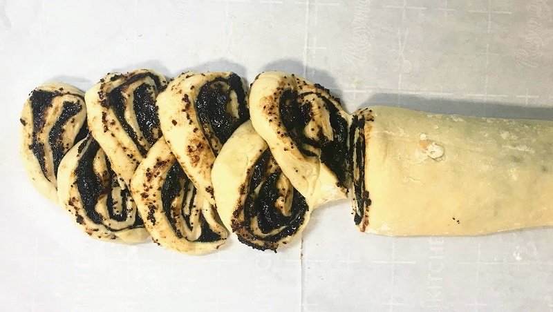 Pletenec or Czech Sweet Braid Done Two Ways